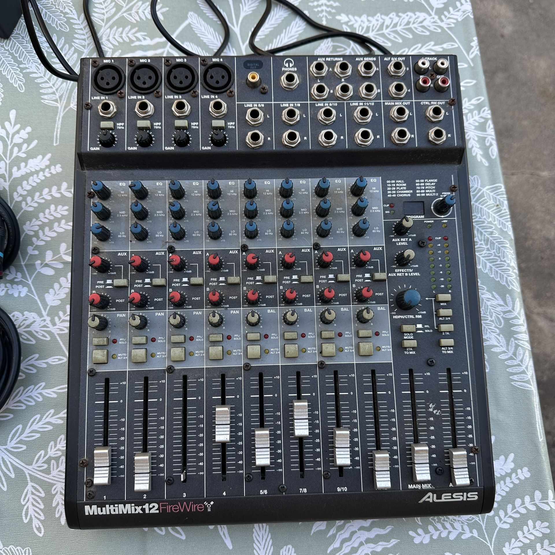 Alesis MultiMix 12 FireWire – 12 Channel Mixer + FireWire Audio