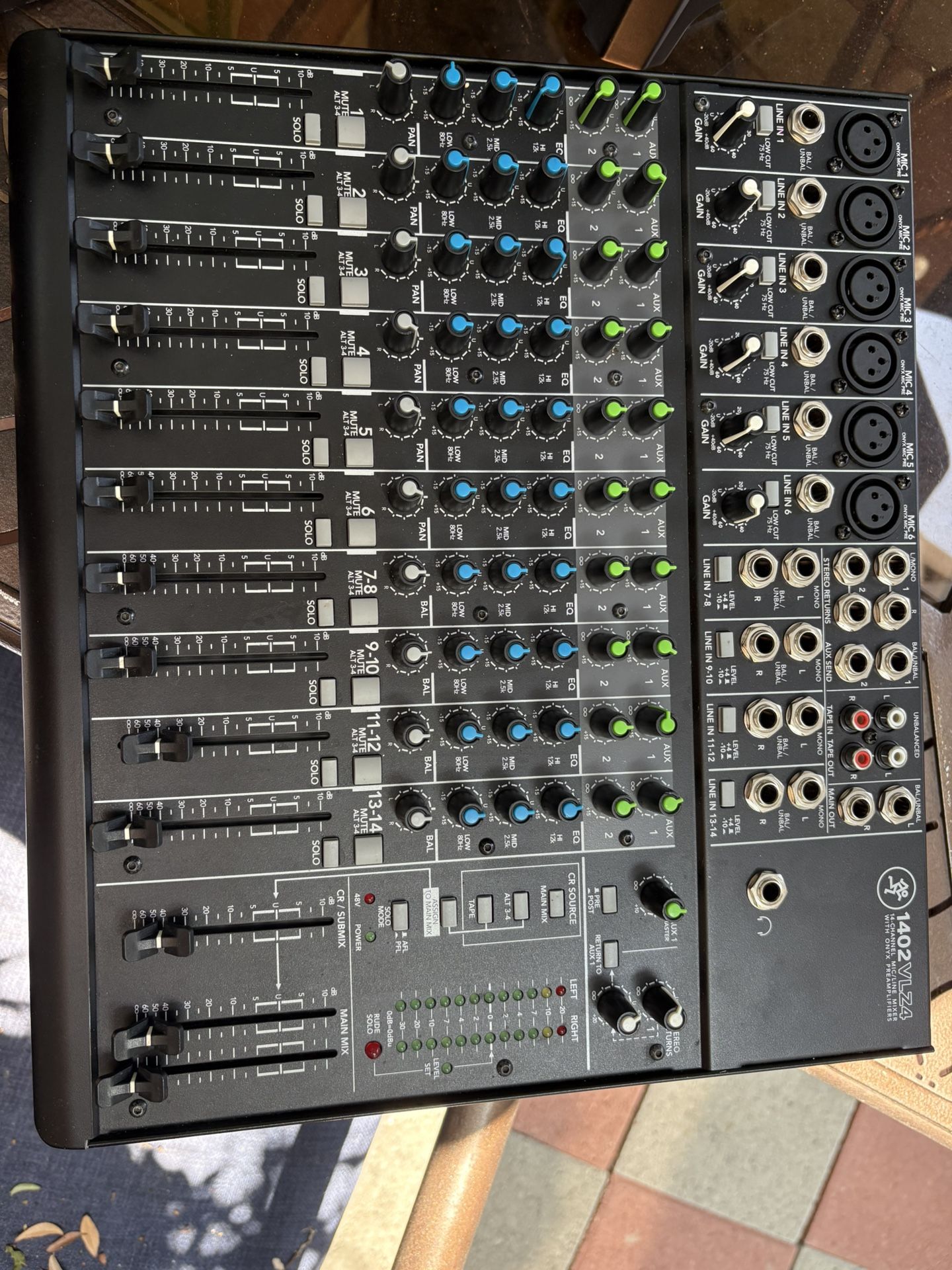 Makie Mixer 14 Canales