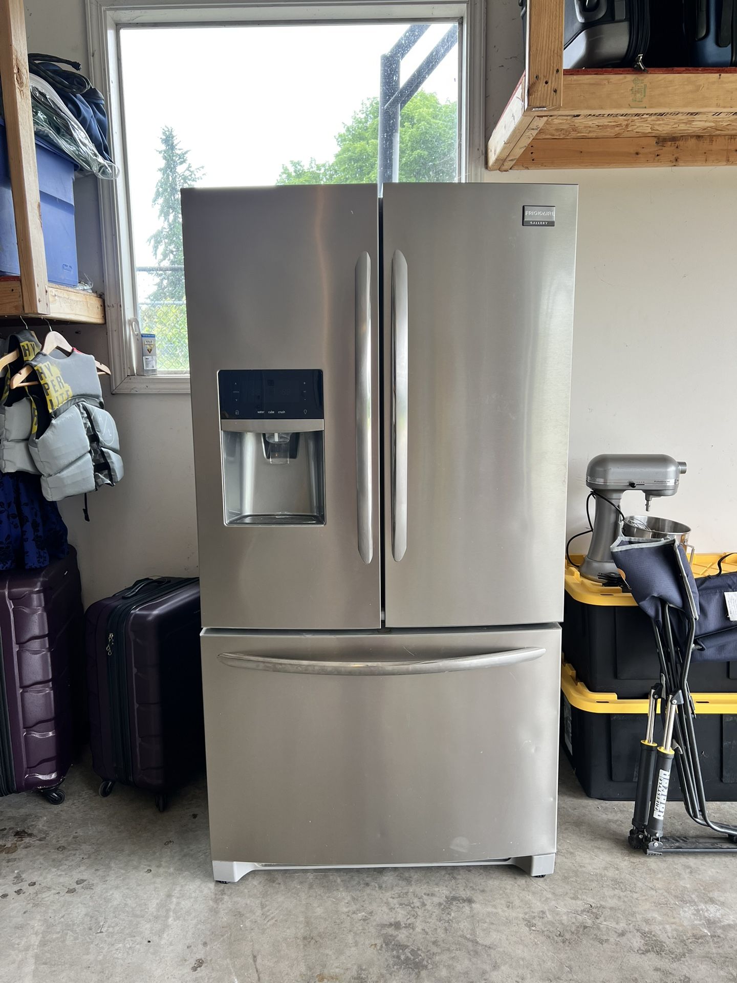 Frigidaire Gallery 27.2 cu ft Refrigerator