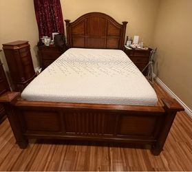 Bed which night stands