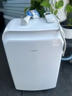 Insignia Portable Air Conditioner with Remote 6000 BTU