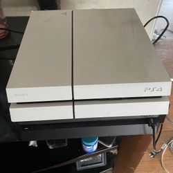 White PS4 