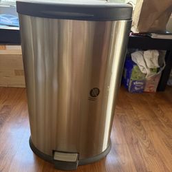 Trash can (10.6 gallon)