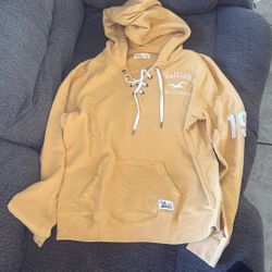 Hollister Size Large