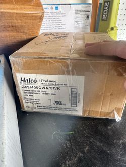 Halco ProLume M59/400CWA/5T/K is a core-and-coil ballast kit designed for a 400W metal halide lamp.