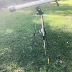 Tasco Luminous  (contact info removed)5 60 Mm Great  Condition   Comes With Adjustable  Stand