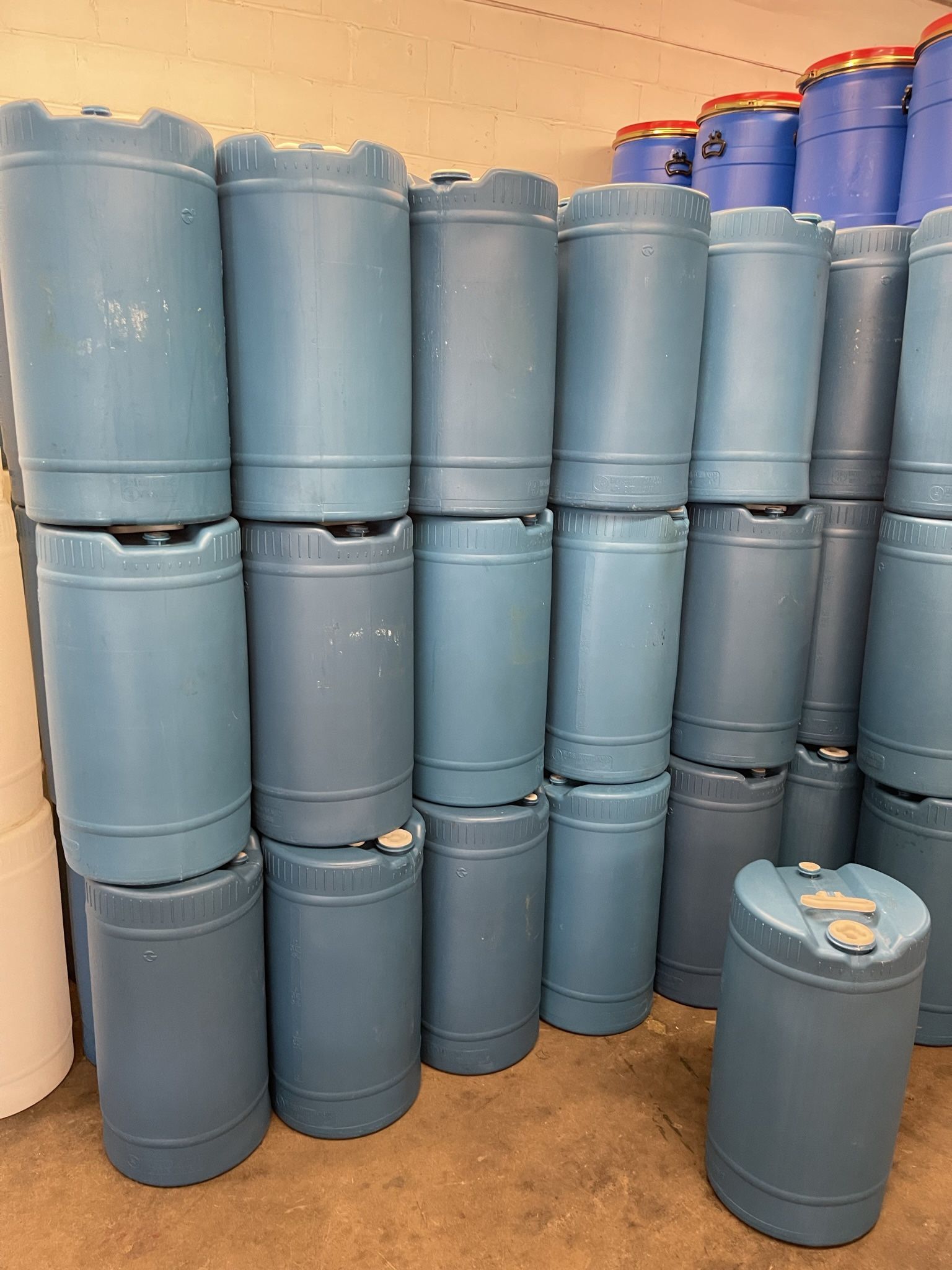 12 Gallon Sealed With Handle Barrel. Easy To Hold. Food Grade.