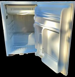 GE Spacemaker Compact Refrigerator Freezer