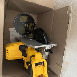 DeWALT 6-1/2” circular saw