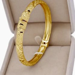 Luxurious Golden Open Bracelet | Dubai Style