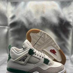 Air Jordan 4 SB pine green