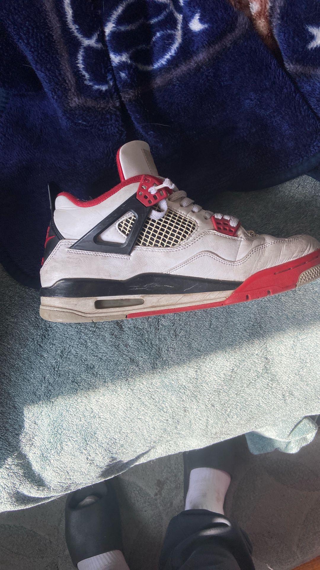 Jordan 4 Fire Red