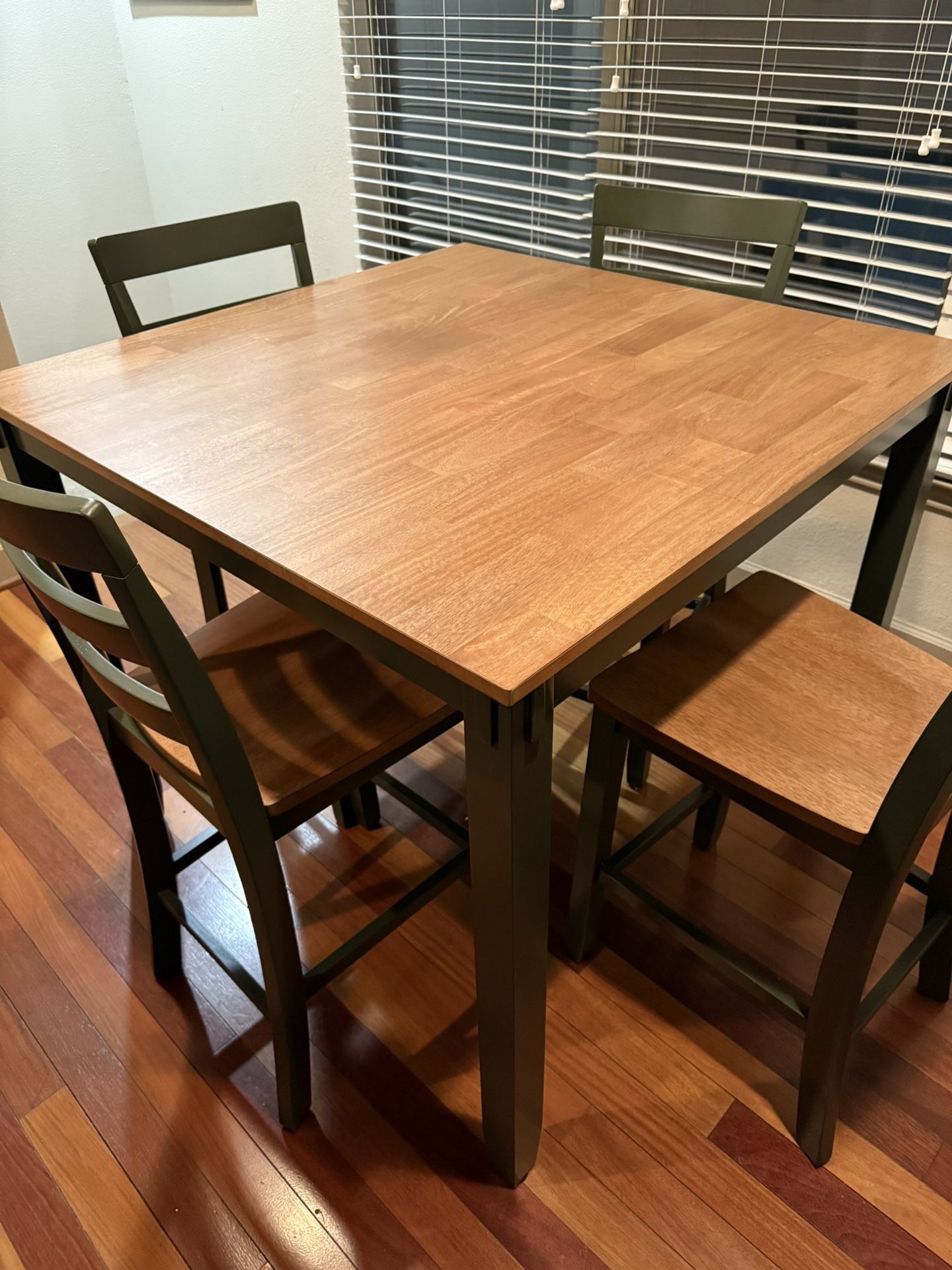 Square Counter-Height Kitchen Table With 4 Chairs