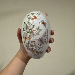 Vintage 1974 Avon Egg Shaped Trinket Box Butterfly Fine Porcelain 22K Gold Trim