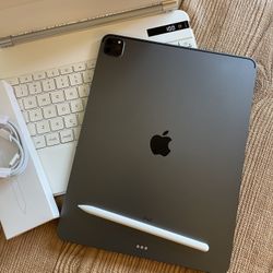 iPad Pro 12.9” (M2 chip / 2022 model) 6th Generation 128GB with  keyboard case and stylus pen 