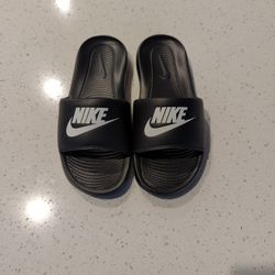 Brand New Size 6 Boys Nike Slides