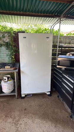 Maytag Upright 20 cu ft Freezer White