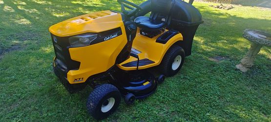 Cub cadet riding mower with bagger system