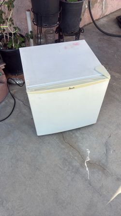 Refrigerador pequeńo  está trabajando perfecto pero ya no lo nesecito