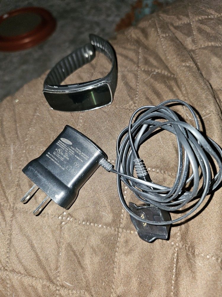 Samsung Gear Fit Watch With Charger