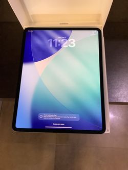 Apple IPad Pro  13 -inch. M5.  Wi Fi + Cellular