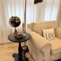 Round Pedestal Entry Table  