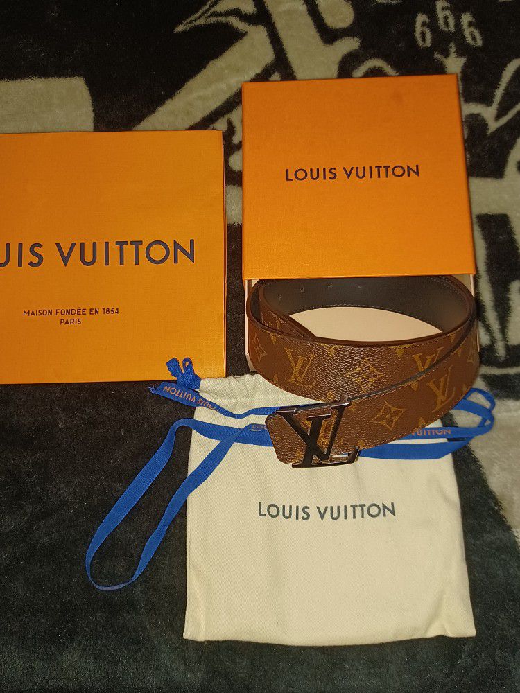 Louis Vuitton Belt Gray And Black for Sale in Auburn, WA - OfferUp