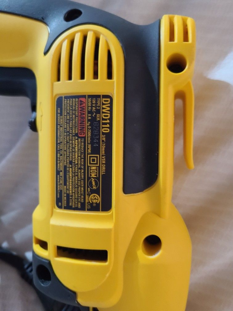Dewalt 3/8in Keyless Corded Drill