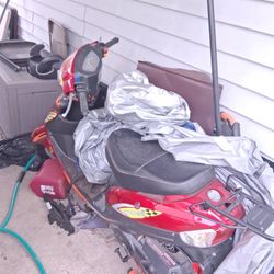  mope head Red excellent condition , only ten miles on it