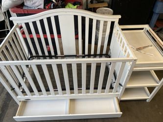 Graco® Solano® 4-in-1 Convertible Crib & Changer with Drawer