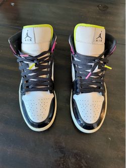 Air Jordan mid se cyber active fuchsia size 11