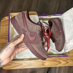 Nike SB Dunk City Of Love Burgundy Crush