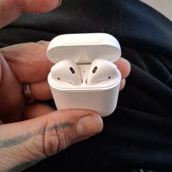 Apple Air Pods 2nd Gen. Priced To Sell 