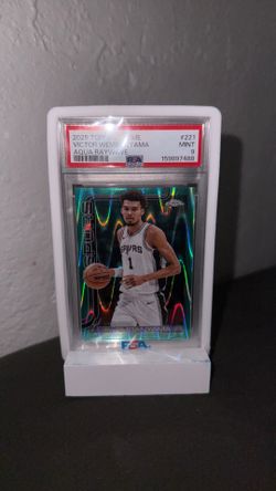 Victor Wembanyama Aqua Raywave Refractor  /199