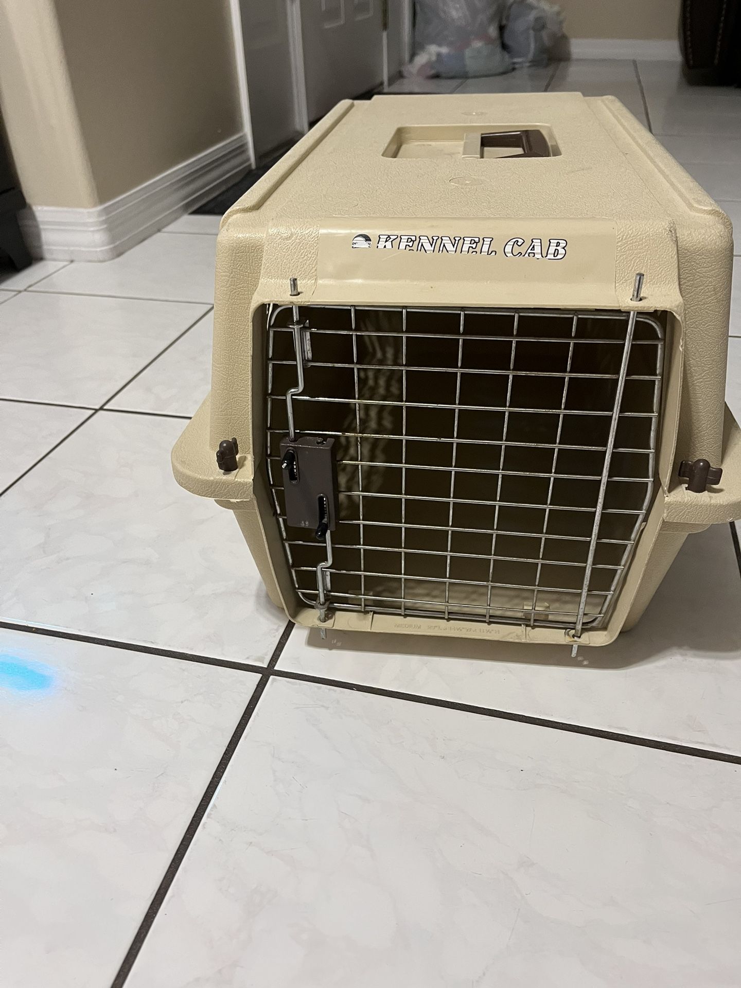 Small cage in good condition and clean. It measures 21 inches long, 12 inches wide, and 12 inches high..