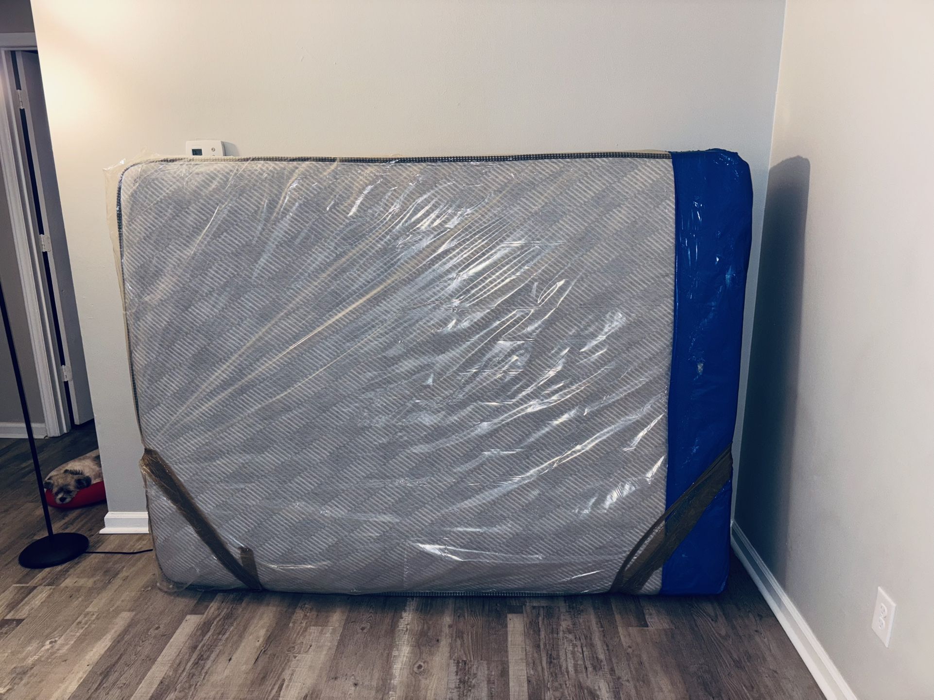 Queen Pillow Top Mattress