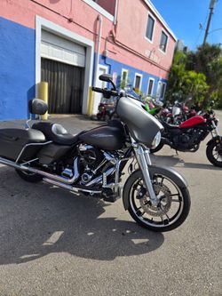 2018 Harley Davidson FLHX Street Glide - Rare Color, Fully Loaded!
