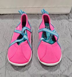 Toddler Girl Water Shoes size 7/8