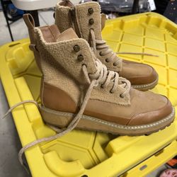 Men’s Pre Owned Universal Thread Boots Size 11