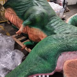 Plaster 12 Foot Rexy From Coach https://offerup.co/faYXKzQFnY?$deeplink_path=/redirect/.