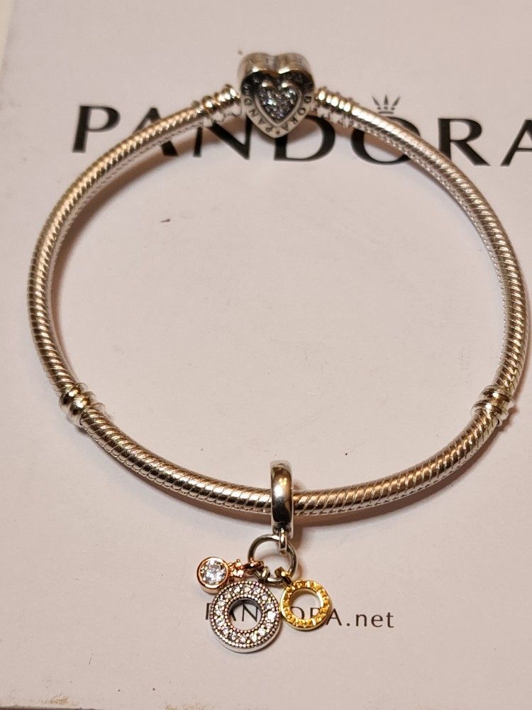 Pandora Bracelet With Charm 💯 %silver 9.25