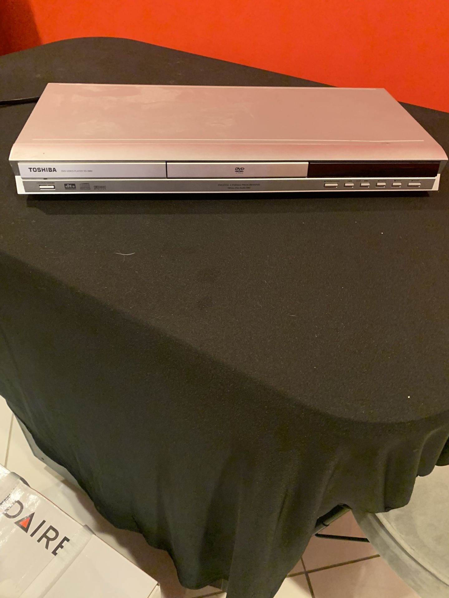 Toshiba DVD Player Like New No Remote