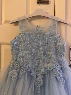 Vendo Vestido Con 1 Sola Postura . Talla 10  Para Niña 