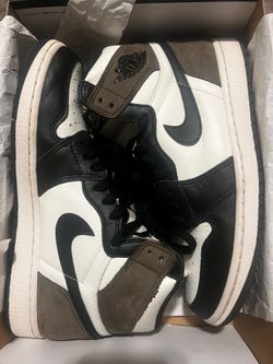 Jordan 1 dark mocah size 9