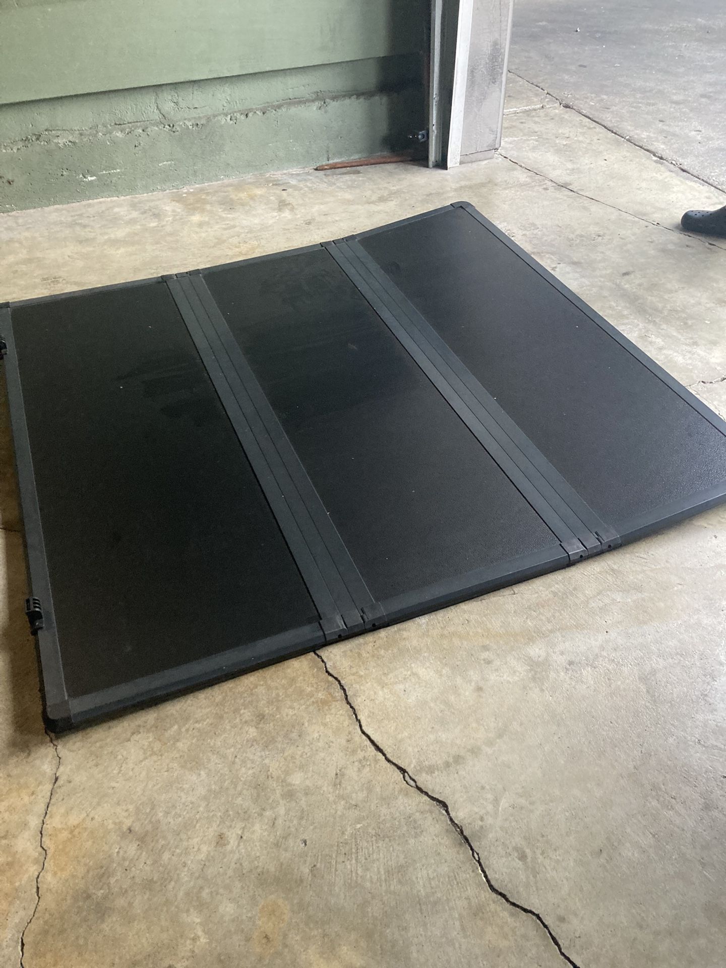truck bed cover toyota tacoma