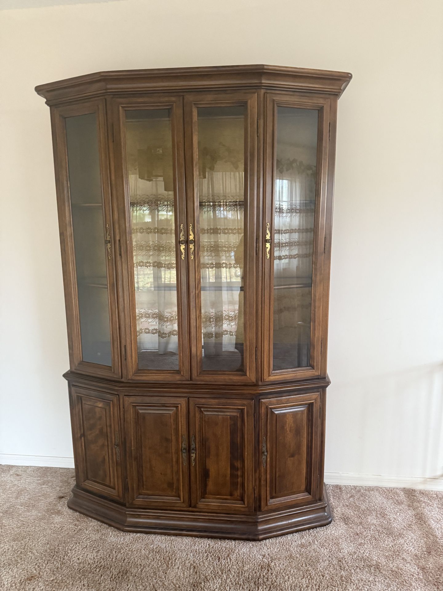Beautiful Solid Wood Corner China Cabinet – Excellent Condition