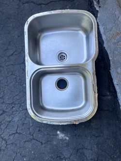 Oliveri Stainless Steel Double Bowl Undermount Kitchen Sink – 30"
