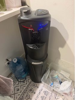 Aqua barista water dispenser with coffee maker