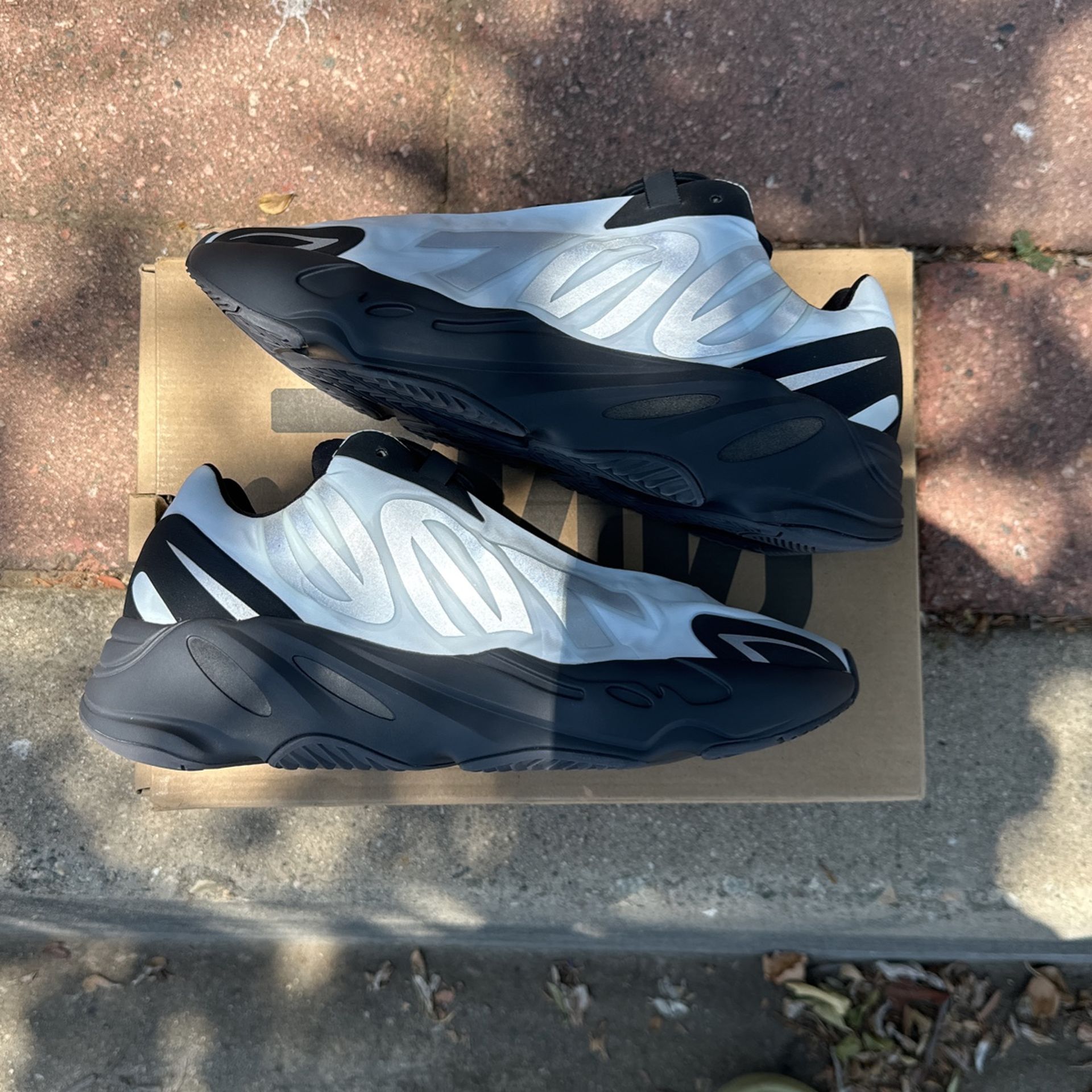 Yeezy 700 Blue Tint SIMPLE & CLEAN! Yeezy 700 MNVN Blue Tint Review - YouTube main image 2