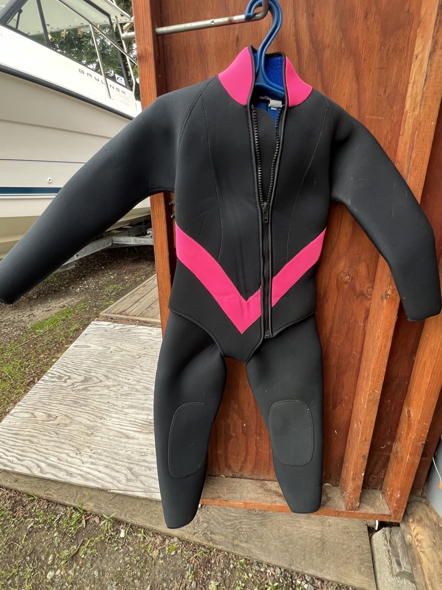 Woman’s Medium Large Wet Suit